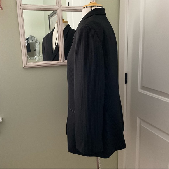 TAHARI ARTHUR S. LEVINE, BLACK PINSTRIPE BLAZER, SIZE: 18 - Picture 3 of 9